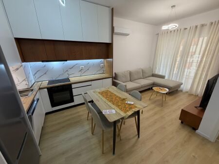 Jepet me qira super apartment 1+1, 350 mije lek, rezidenca kadiu ali dem