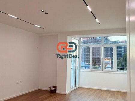 Tek 21 Dhjetori, Shitet Super Apartament 1+1, Ideal Per Banim Dhe Investim !!!