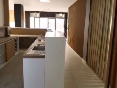 Business premises 230 m² for rent in Kodrën e Diellit