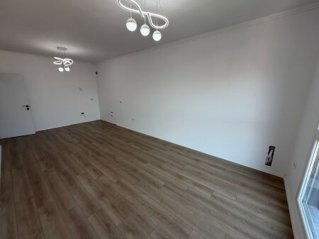 For rent 3+1+2+2 parking spaces