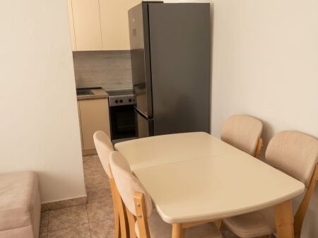 1+1, kat 5 pa ashensore, komune e parisit, 450 mije leke