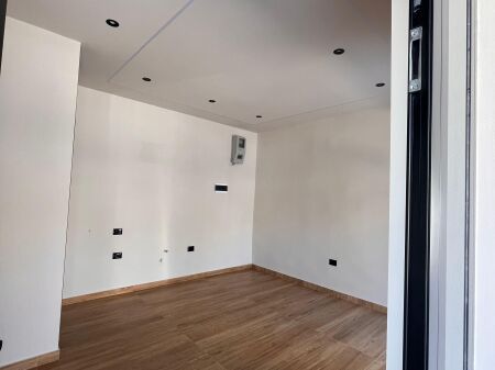 Rent – Business premises 20 m², renovated, first floor VLORE
