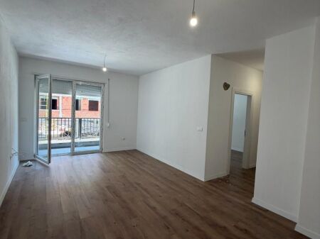 Shitet apartament 2+1+2 i perfunduar tek Univers City