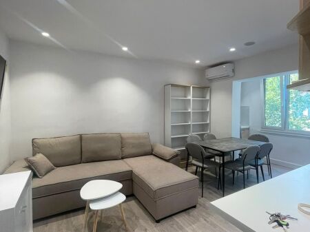Jepet me qira Apartament 1+1 Rruga Asim Vokshi