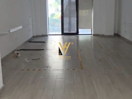 SHOP FOR RENT 84 M2 AT KOMUNA PARISIT 1,530 EURO