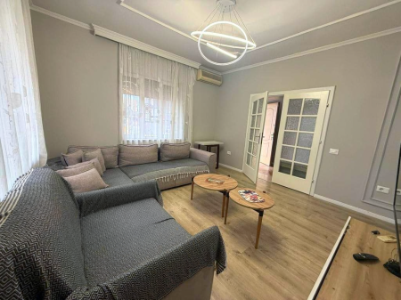 Apartament 1+1 + Post Parkimi me qira tek Medreseja