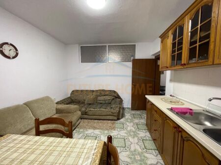 Affitto, Appartamento 1+1, Blloku, Tirana. AL71085