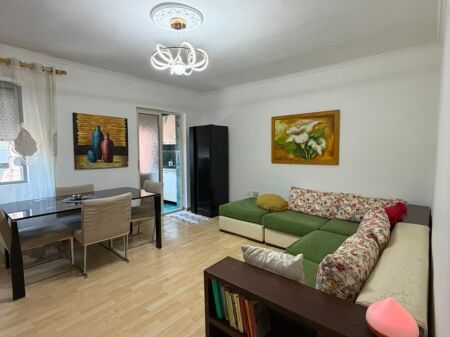 Apartament 2+1 me qira  Rr.Myslym Shyri!!