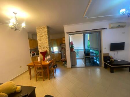 JEPET ME QIRA, APARTAMENT 1+1, Fresk