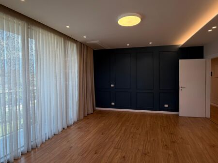 🏢✨ JEPET ME QIRA AMBIENT ZYRASH – 3 AMBIENTE + POST PARKIMI | LAKE VIEW ✨🏢