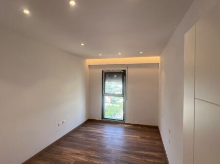  SHITET APARTAMENT 2+1 – BENGASI, PRANË RRETHIT TË KLANIT 