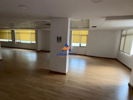 JEPET ME QERA NJESI BIZNESI 330M2 "LSI, BLLOK" 4500 EURO NETO