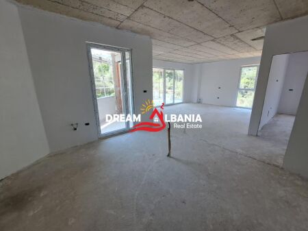 Dubleks 3+1 ne shitje tek liqeni I thate prane Radisson Hotel ne Tirane (ID 5131001)