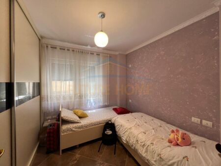 Shitet, Apartament 2+1+2+Verandë, Liqeni i Thatë, Tiranë.