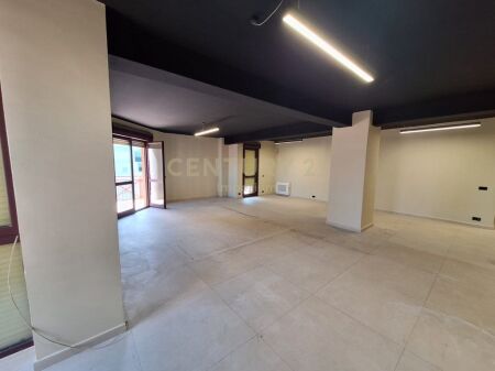 Ufficio open space di 150 m² in affitto a Torre Drin!