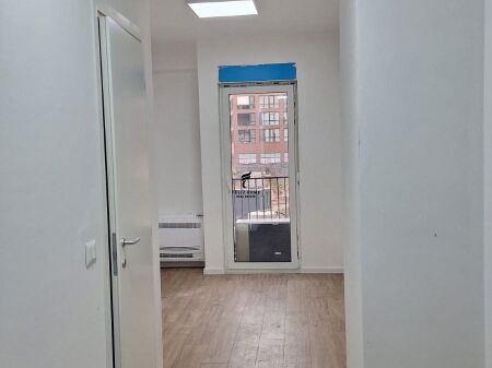 BUSINESS PREMISES FOR RENT 26.48 M2 BULEVARDI RI 25,000 LEKE FH-81560