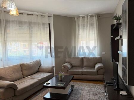 Apartament 2+1+2+Parkim me qera Rruga e Barrikadave