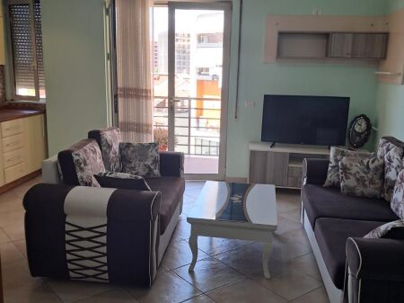 Tek Ish Parku Aurobuzave,prane Report Tv jepet me qera apartament 1+1, i mobiluar. 45,000 Leke