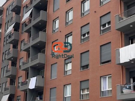 Tek 5-Maji, Shitet Super Apartament 2+1+2+Post Parkimi !!