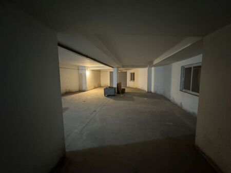 Garage 160 m2 for sale at the Selvise intersection
