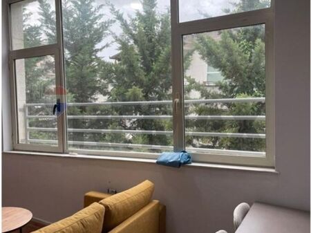 Apartament 1+1me qera ne Don Bosko Jepet apartament 1+1 me qera ne Don Bosko. Organizohet nga 1 ambient ndenje dhe gatimi bashke,1 dhome gjumi,1 tualet dhe 2 ballkone. Apartamenti ndodhet ne katin e 2 te nje pallati me ashensor.