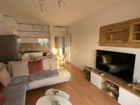 Qera | Apartament 2 + 1 + 2 | Rruga 5 Maji | 650 €/muaj