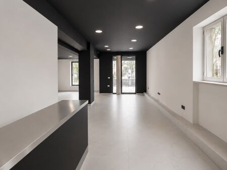 🏢 LOCALE COMMERCIALE PREMIUM IN AFFITTO – 21 DHJETORI, STRADA PRINCIPALE 📍