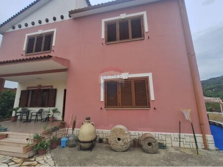 Vilë - Për Qira - Pezë Helmës, Tiranë(ID: 530411012-80)