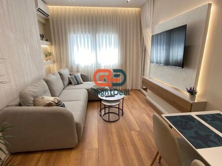 Prane Pazarit Te Ri, Shitet Apartament 1+1, Me Planimetri Te Rregullt!!