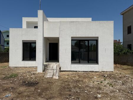 Casa in Vendita a Sallmonë, Durazzo