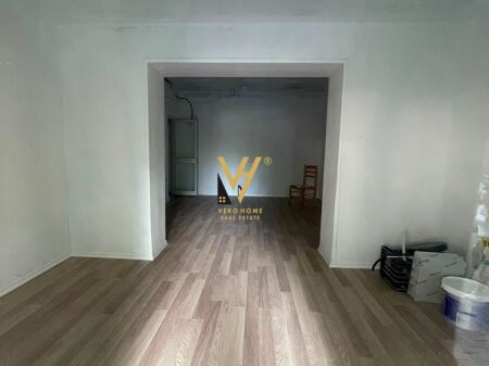JEPET DYQAN 30 M2 ME QERA NE BLLOK 180.000 LEKE