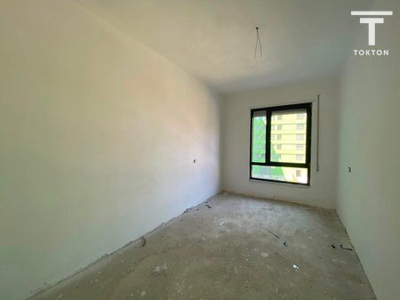 SHITET, APARTAMENT 3+1+2, RRUGA: "5 MAJ", TIRANË