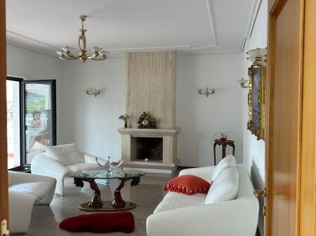 Appartamento 3+1+2+Veranda in affitto a Downtown One, Piramide, Via Elbasan.
