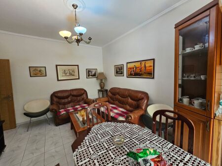 Apartament 2+1 i mobiluar me qira te Pazari i Ri