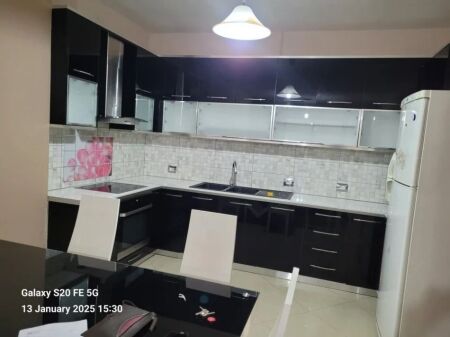 🏢Ne zonen e Astirit,prane Return Coffe,jepet me qera apartament 2+1+2,i mobiluar 55,000Leke