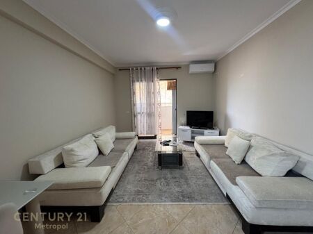 Jepet apartament me qera 1+1 ne zonen e Spitalit te pediatrise ne QSUT. 500 € /Muaj