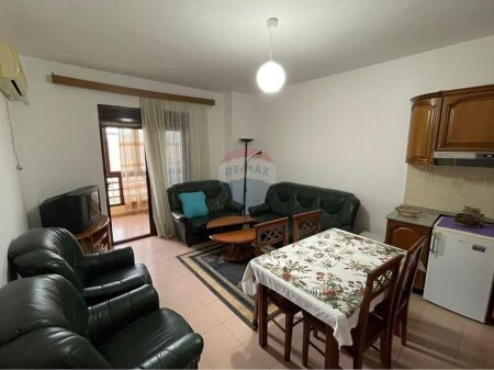 Apartament - Për Qira - Tregu I Medresesë, Tiranë