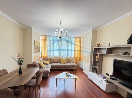 Tirane, shes apartament 2+1 Kati 8, 95 m²  (Bulevardi Zhan D'Ark)