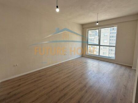 Tirane, vendo appartamento 3+1 al 4° piano, 124,8 m² 400.000 € (Comune di Parigi)