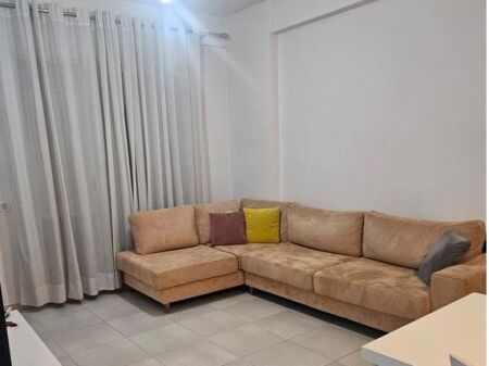 Apartament 2+1 per qira te Golden Park