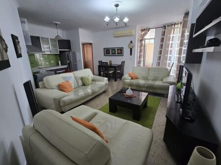 Apartament - Për Qira - Rruga e Barrikadave, Tiranë