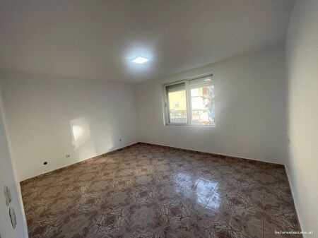 Ufficio in Affitto 2+1 Vicino all'ex Ristorante Durresi (ID BZ21004) Tirana