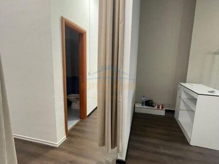 Qera, Ambient Biznesi, Liqeni i Thate