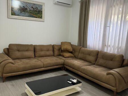 Jepet apartament 1+1 me qira tek Globe , Ish Parku i Autobusave , Rruga e Kavajes , 21 Dhjetori .