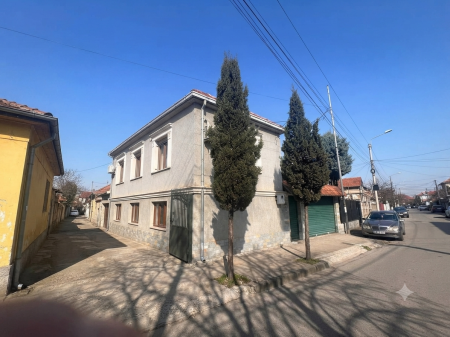 Qera, Vilë, Selvia, Tiranë