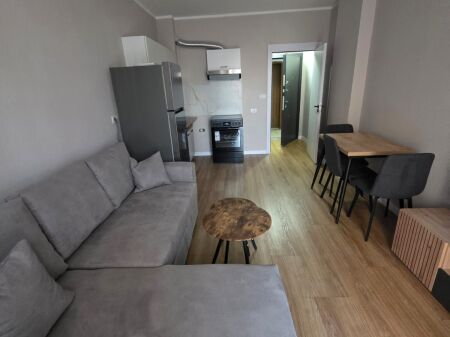 🏢Via 5 Maji, dopo Concord Center, si affitta appartamento 2+1, arredato, 60.000 Leke (Lordo)  