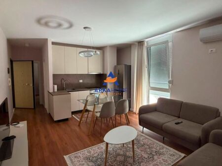 AFFITTASI APPARTAMENTO 2+1+BALCONE " IN VIA DELLE BARRICATE " 75000 LEK