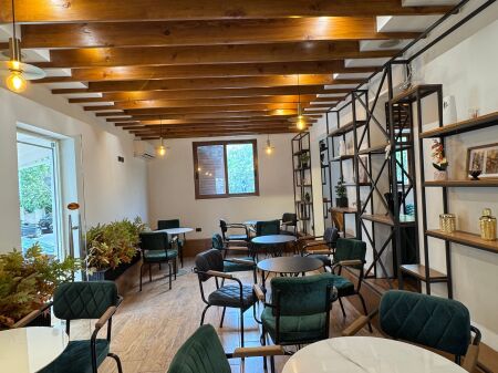 Business Premises for Sale. Behind the European University Porcelan