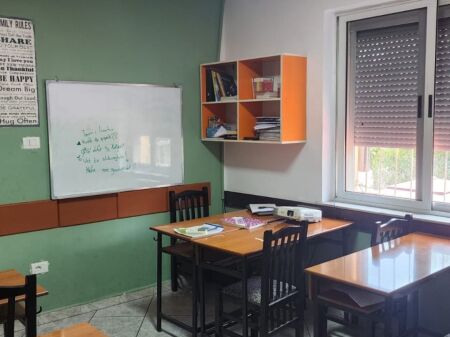 Jepet ambjent me qera 21 Dhjetori Rr. Muhamet Gjollesha !