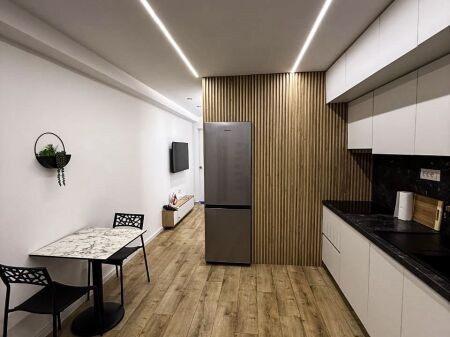 21 December, At Vodafone - Studio for Rent for BNB or Residence  We offer a fully furnished studio for rent with the latest equipment on the market. The studio is located at the intersection of 21 December near Vodafone. It is located on the ground floor of an existing building and has been used for booking and air bnb.  The owner also offers the possibility to use it as a studio but requires 5 months advance payment. While for residence, the first month and two guarantees are paid.  Payment is in lek.  The location and comfort offered by this studio is fantastic.  For a visit to the property contact us!